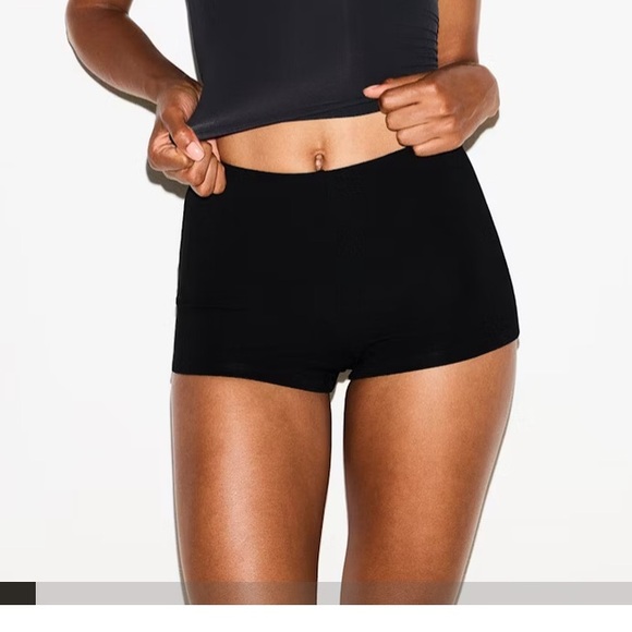 SKIMS Black High Waist Shorts - Picture 1 of 8